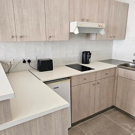 Les Palmiers Sunorama Beach Apartments Larnaca Bagian luar foto