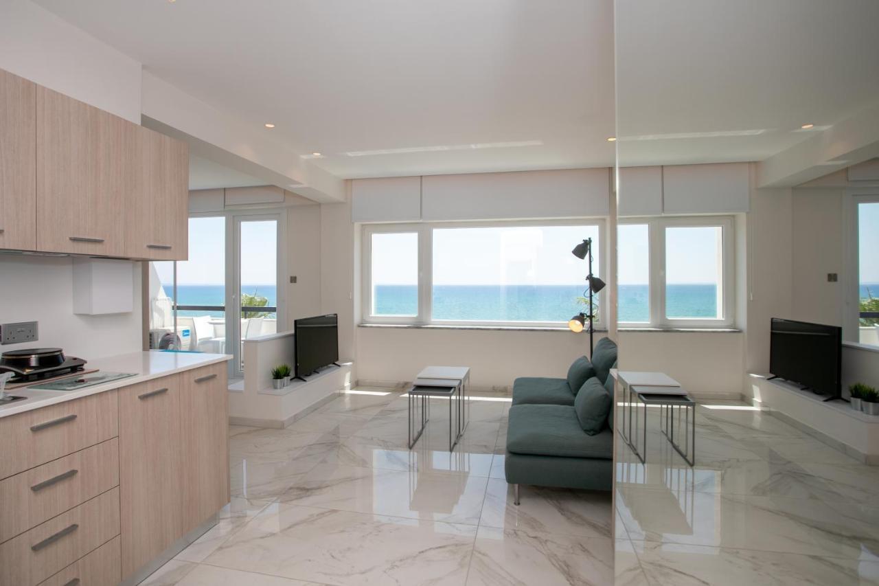 Les Palmiers Sunorama Beach Apartments Larnaca Bagian luar foto