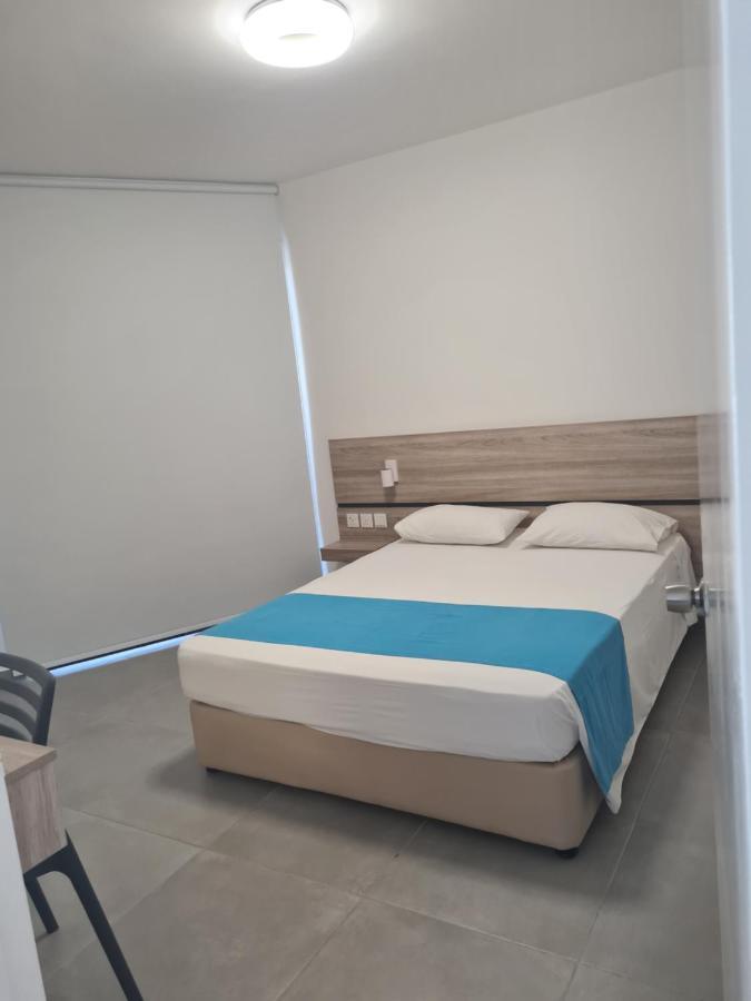 Les Palmiers Sunorama Beach Apartments Larnaca Bagian luar foto