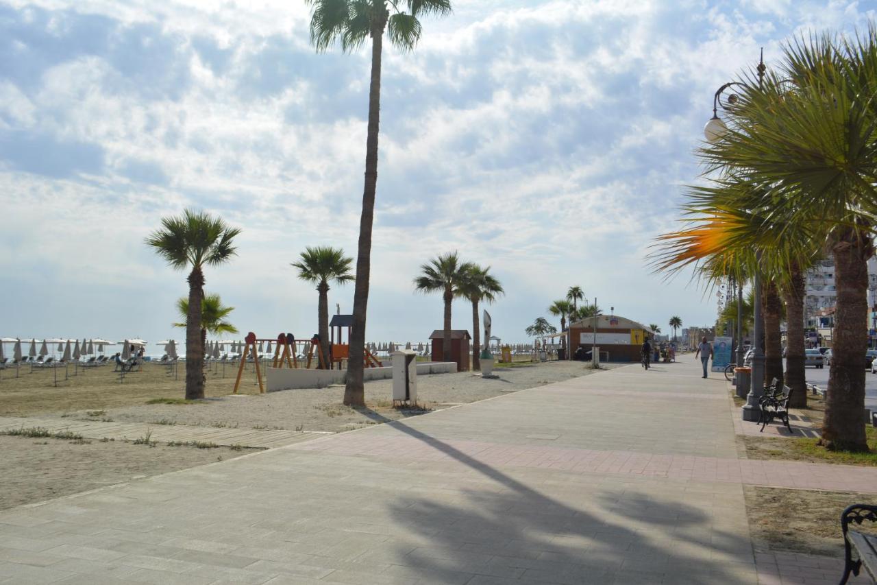 Les Palmiers Sunorama Beach Apartments Larnaca Bagian luar foto