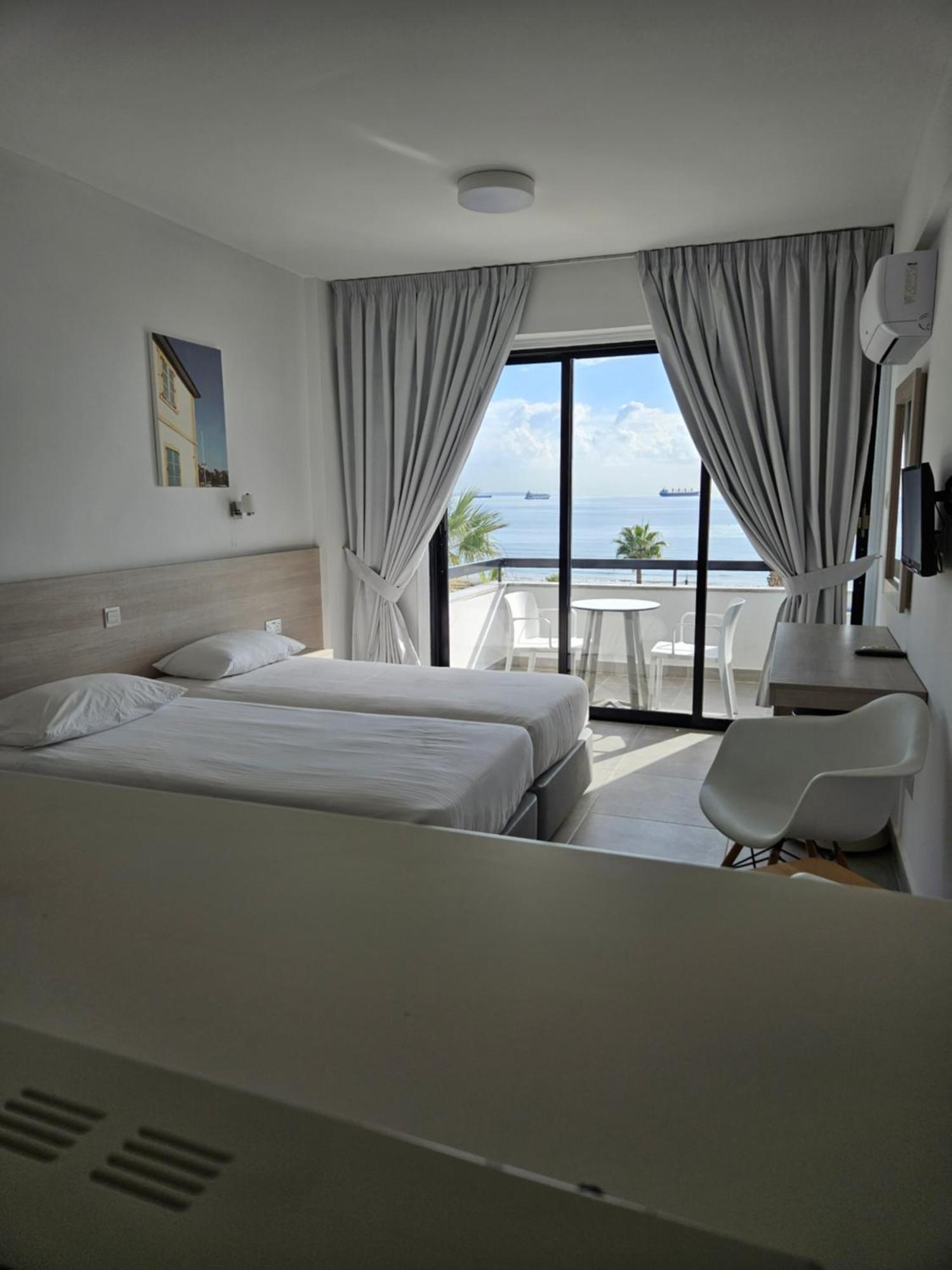 Les Palmiers Sunorama Beach Apartments Larnaca Bagian luar foto
